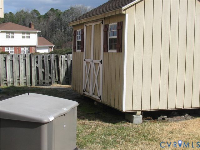 220 Greenwood Dr, Petersburg, VA 23805