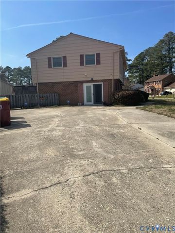 220 Greenwood Dr, Petersburg, VA 23805