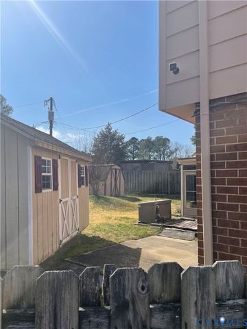 220 Greenwood Dr, Petersburg, VA 23805