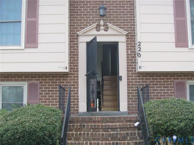 220 Greenwood Dr, Petersburg, VA 23805