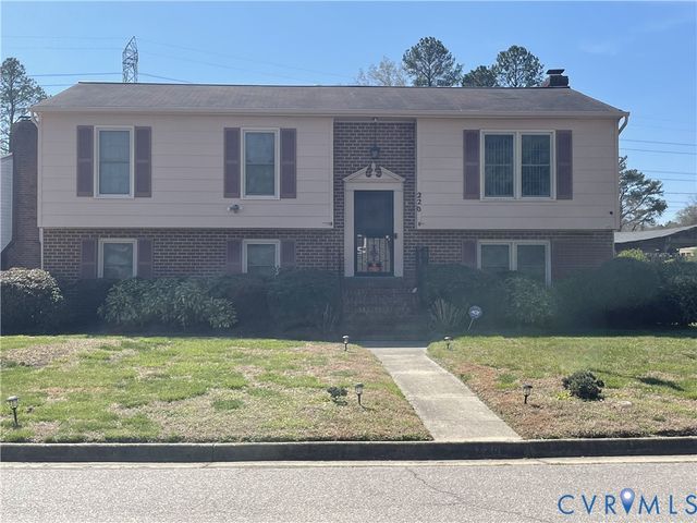 220 Greenwood Dr, Petersburg, VA 23805