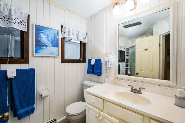 84 Lakewood Dr, Mashpee, MA 02649