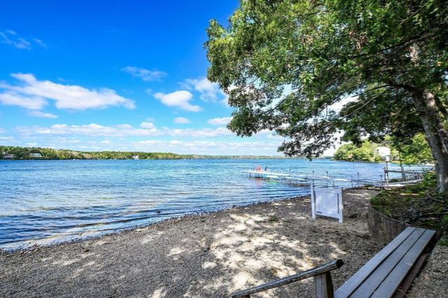 84 Lakewood Dr, Mashpee, MA 02649