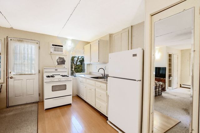 84 Lakewood Dr, Mashpee, MA 02649