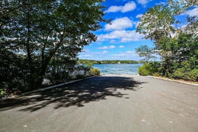84 Lakewood Dr, Mashpee, MA 02649