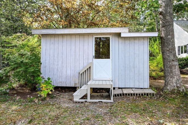 84 Lakewood Dr, Mashpee, MA 02649