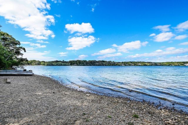 84 Lakewood Dr, Mashpee, MA 02649