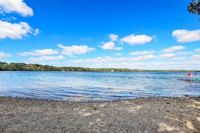 84 Lakewood Dr, Mashpee, MA 02649