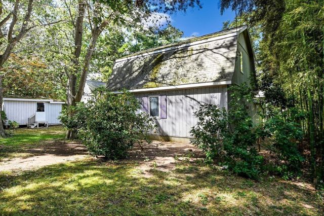 84 Lakewood Dr, Mashpee, MA 02649