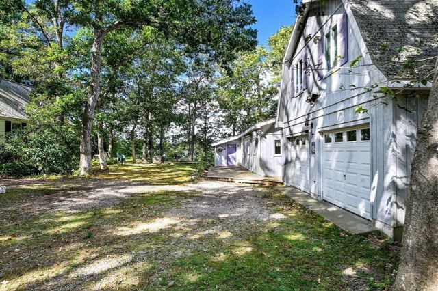 84 Lakewood Dr, Mashpee, MA 02649