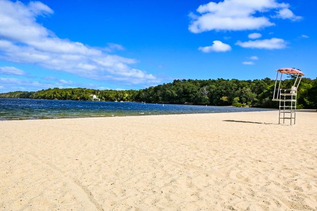 84 Lakewood Dr, Mashpee, MA 02649