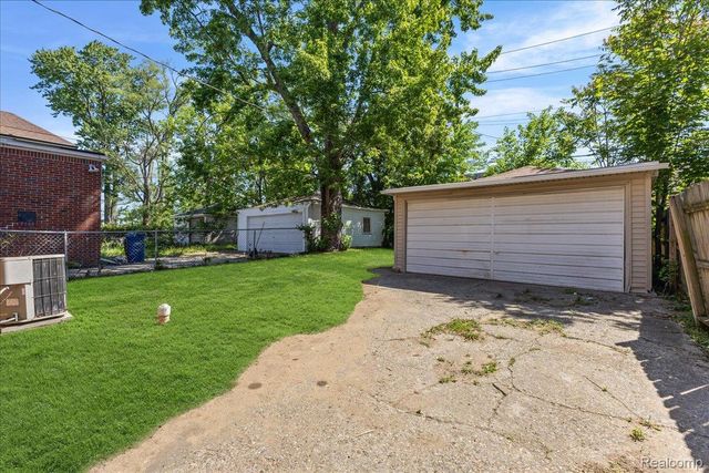 18942 Santa Rosa Drive, Detroit, MI 48221