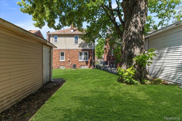 18942 Santa Rosa Drive, Detroit, MI 48221