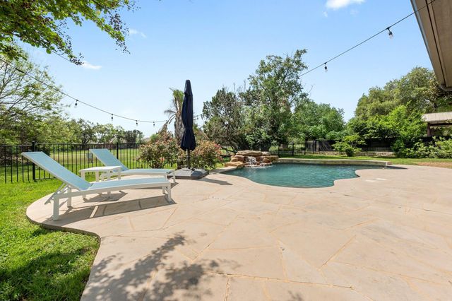 206 Lido ST, Lakeway, TX 78734