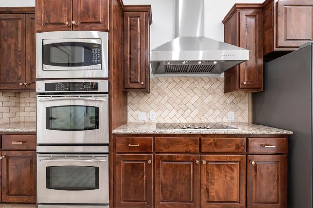 206 Lido ST, Lakeway, TX 78734