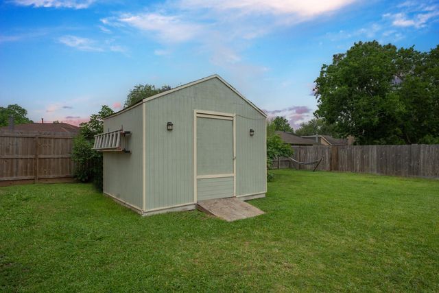 10 Wagon Lane Loop, Angleton, TX 77515