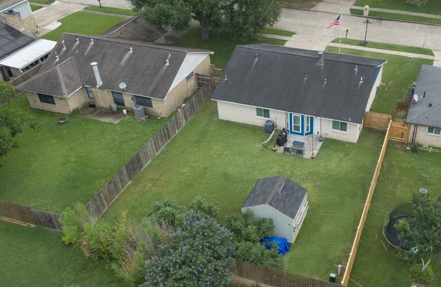 10 Wagon Lane Loop, Angleton, TX 77515