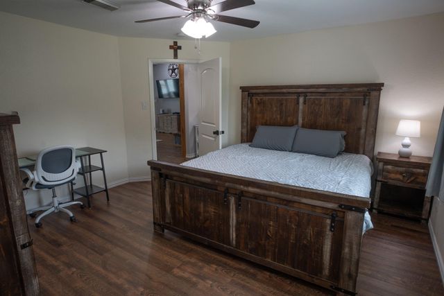 10 Wagon Lane Loop, Angleton, TX 77515