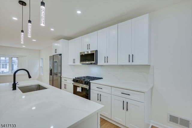 418 E 5Th Ave, Roselle Boro, NJ 07203