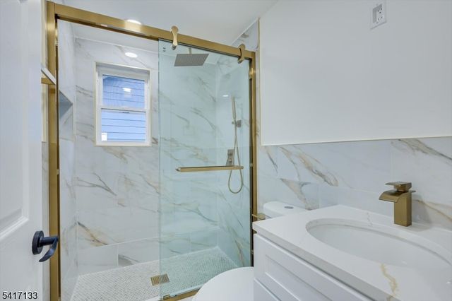 418 E 5Th Ave, Roselle Boro, NJ 07203