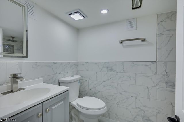 418 E 5Th Ave, Roselle Boro, NJ 07203