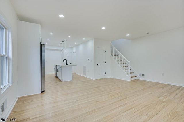 418 E 5Th Ave, Roselle Boro, NJ 07203