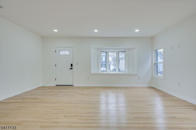 418 E 5Th Ave, Roselle Boro, NJ 07203