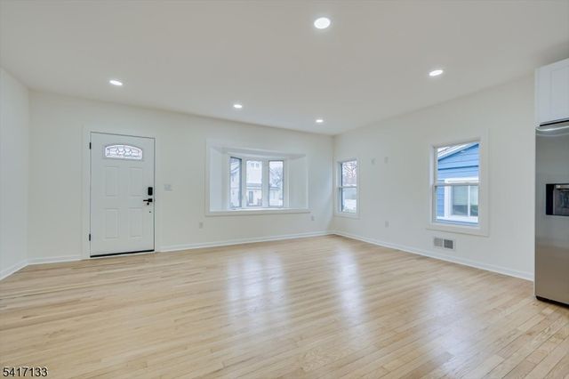 418 E 5Th Ave, Roselle Boro, NJ 07203