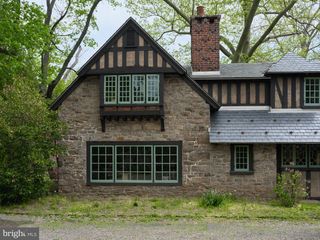 2610 RIVER RD, New Hope, PA 18938