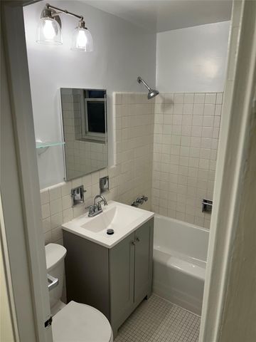 212-30 23rd Ave 3G, Bayside, NY 11360