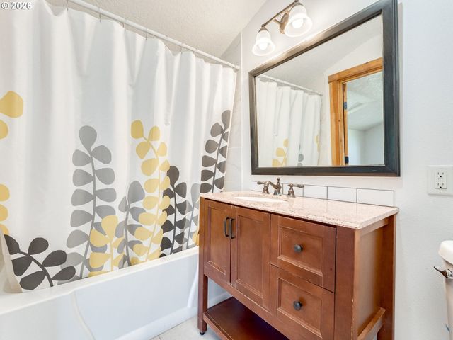 1010 Ne 265TH Ct, Camas, WA 98607