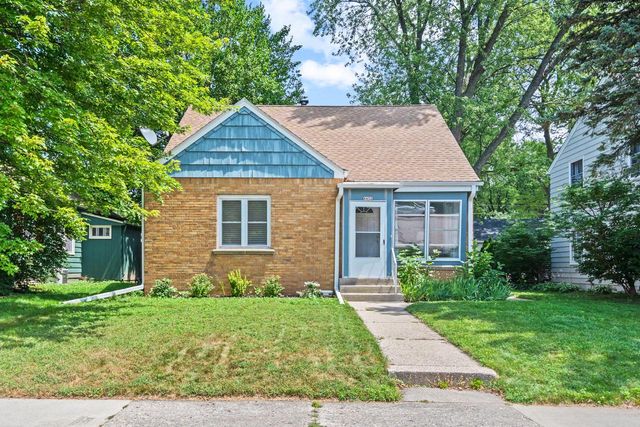 4452 N Sheffield AVENUE, Shorewood, WI 53211