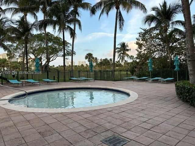 19501 W Country Club Dr 406, Aventura, FL 33180