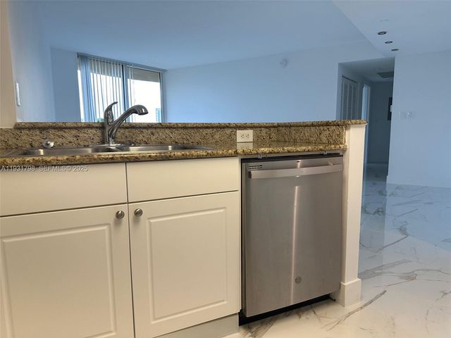 19501 W Country Club Dr 406, Aventura, FL 33180