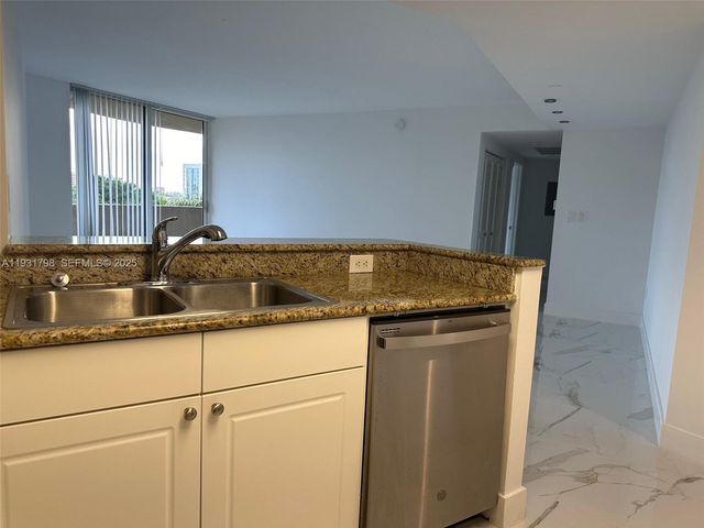 19501 W Country Club Dr 406, Aventura, FL 33180