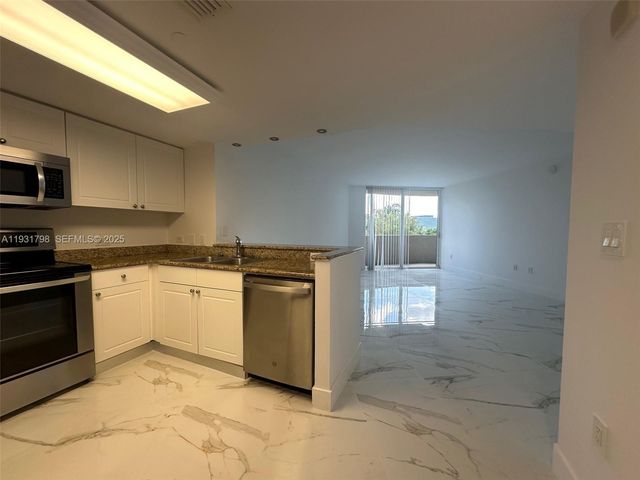 19501 W Country Club Dr 406, Aventura, FL 33180