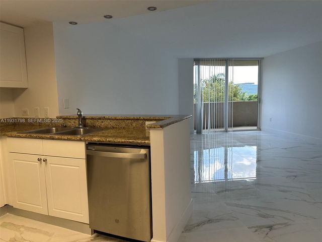 19501 W Country Club Dr 406, Aventura, FL 33180