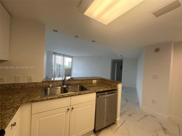 19501 W Country Club Dr 406, Aventura, FL 33180