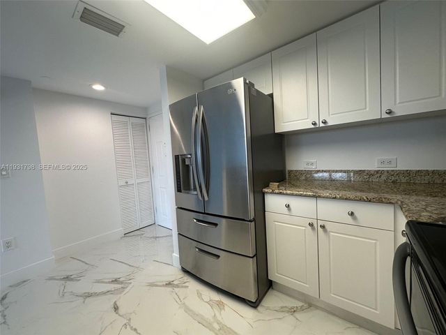 19501 W Country Club Dr 406, Aventura, FL 33180