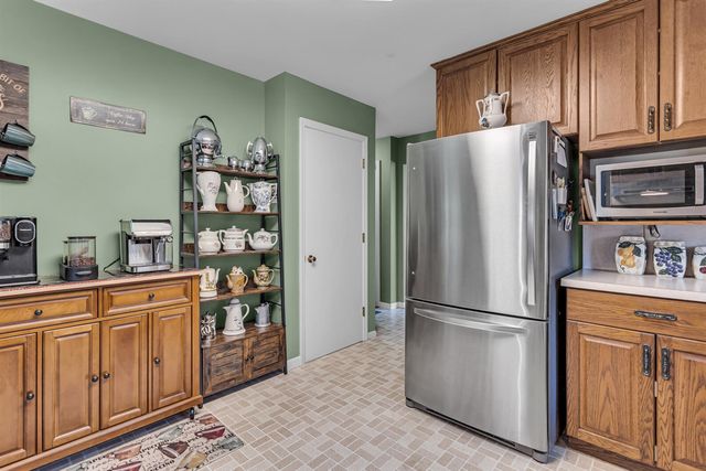 1956 Trinity Lane, Jackson, MI 49201