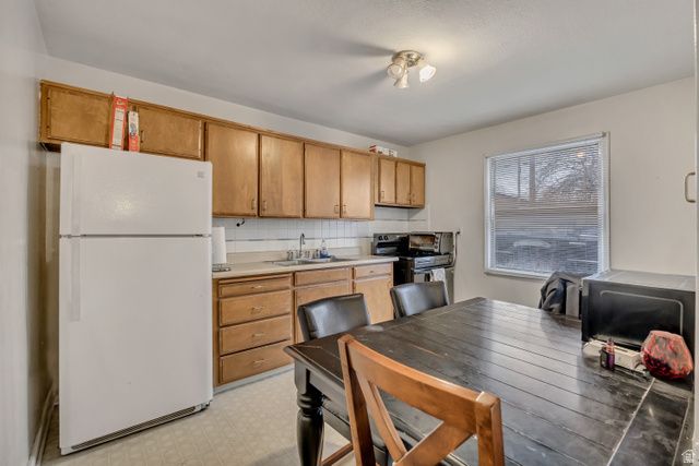 194 E 8530 S, Sandy, UT 84070