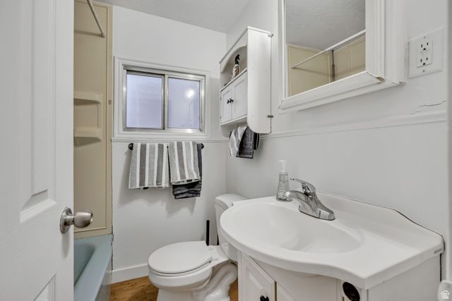 194 E 8530 S, Sandy, UT 84070