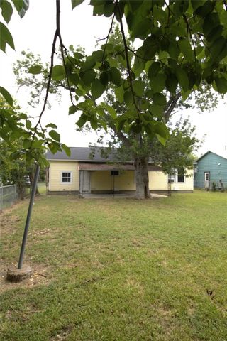 1109 Manor Drive, Victoria, TX 77901