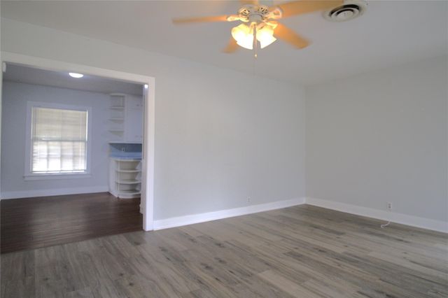 1109 Manor Drive, Victoria, TX 77901