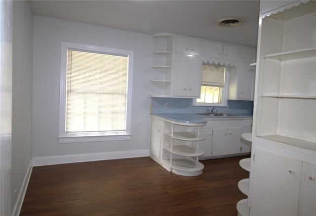 1109 Manor Drive, Victoria, TX 77901