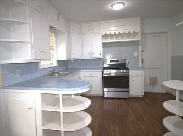 1109 Manor Drive, Victoria, TX 77901