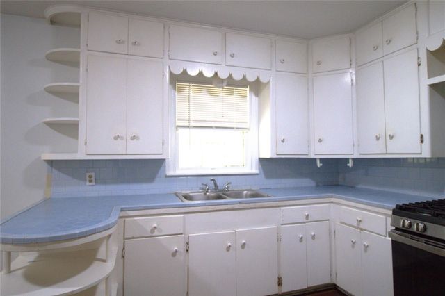 1109 Manor Drive, Victoria, TX 77901