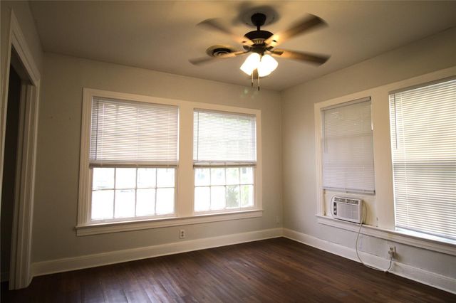 1109 Manor Drive, Victoria, TX 77901