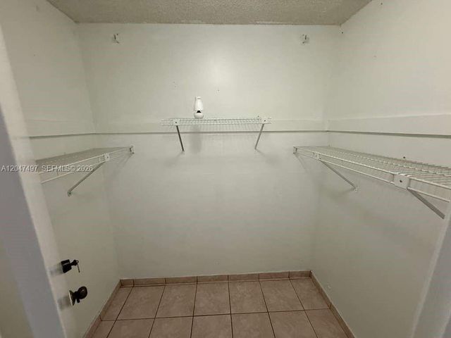 10000 NW 80th Ct 2262, Hialeah Gardens, FL 33016