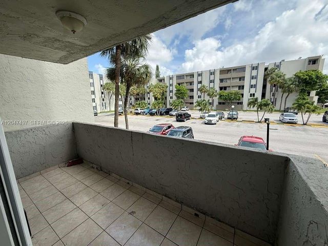 10000 NW 80th Ct 2262, Hialeah Gardens, FL 33016